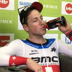 Stefan Küng se lleva la contrarreloj del BinckBank Tour