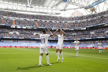 Rodrygo celebra el 1-0 al Espanyol con Mariano. 