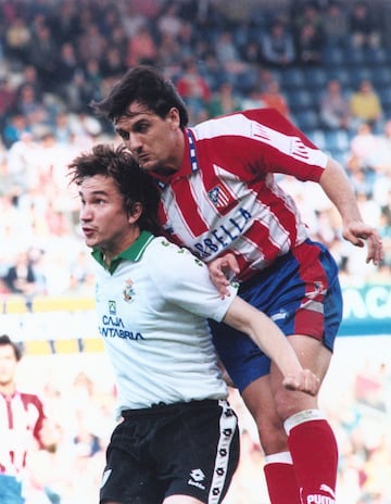 En 1989 fichó por el Atlético de Madrid a cambio de 125 millones de pesetas, después de haber pasado dos temporadas completas en el primer equipo del Athletic Club.