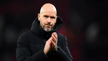 El técnico del Manchester United, Ten Hag, durante el partido de Premier League contra el Chelsea.