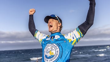 Julian Salmonn celebrates