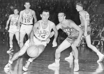<b>- A?os en la NBA:</b> 1950-1970 <br> <b>- Equipos:</b> Boston Celtics y Cincinnati Royals. <b>- Medias de su carrera:</b> 18,4 puntos, 5,2 rebotes, 7,5 asistencias. <br> <b>- Mejor temporada:</b> (1955-56) 18,8 puntos, 6,8 rebotes, 8,9 asistencias. <br> <b>- Méritos:</b> 6 veces campeón, 1 vez MVP, 13 veces all star, 10 veces en el Mejor Quinteto. <br> <br> The Houdini of the Hardwood, el primer gran jugador que rompía esquemas y ponía al público en pie con su manejo y sus pases imposibles en la rígida NBA de los a?os 50 y 60. Sus transiciones tras rebote de Bill Russell fueron el sello de la gran dinastía Celtic. Un revolucionario que lideró la NBA en asistencias nueve temporadas seguidas.