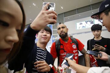 Rostros llenos de sonrisas. Así se veía la Selección al llegar al aeropuerto de Seul para el amistoso ante Corea del Sur este martes. Selfies y autógrafos.