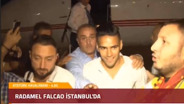 La llegada de Falcao al aeropuerto de Estambul