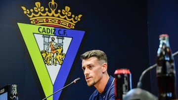 Antonio Blanco durante su presentación como nuevo jugador del Cádiz.
