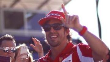 <b>SIN TEMORES. </b>Fernando Alonso, que recibió ayer el cariño de los aficionados en Valencia, está tranquilo y no le preocupa quién pueda ser su compañero en el futuro.