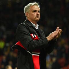 Mourinho: de aplaudir a la grada a abandonar la rueda de prensa