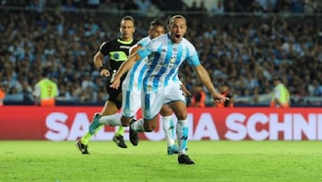 Ezequiel Barco, ex jugador de Independiente, habló sobre la acción por la que el chileno se robó las miradas en el último clásico de Avellaneda. "Lo hizo para la tele", dijo.