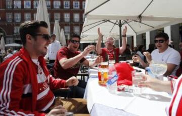 Los seguidores del Bayern Munich toman Madrid para animar a su equipo en el partido de ida de las semifinales de la Champions League que se disputará hoy en el Santiago Bernabéu.