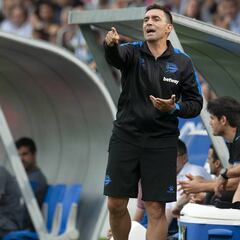 El Alavés busca una rescisión de contrato con Rafa Navarro