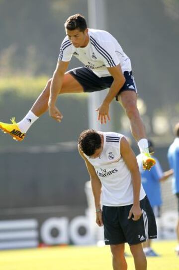 Pretemporada del Real Madrid en Estados Unidos. Cristiano Ronaldo salta por encima de Pepe.
