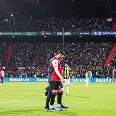 Mexico striker Santi Giménez injured in Feyenoord win: will he be fit to make his Champions League debut?
