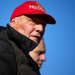 Lauda: "Alonso gana mucho dinero y llora sobre el motor”