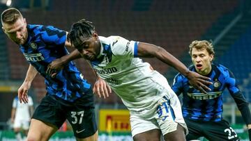 Duván Zapata en un partido del Atalanta en la Serie A