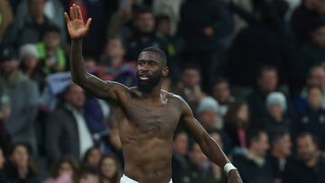 MADRID, 03/01/2024.- El defensa alemán del Real Madrid, Antonio Rudiger, a la finalización del partido de la jornada 19 de LaLiga EA Sports disputado entre el Real Madrid y el RCD Mallorca, este miércoles en el estadio Santiago Bernabéu. EFE/ Kiko Huesca.