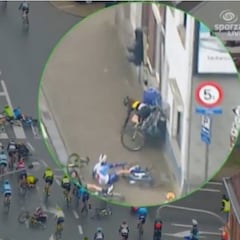 El terrible golpe de ciclista española contra un semáforo