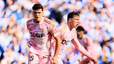 Fede Viñas celebra un gol con el Oviedo.