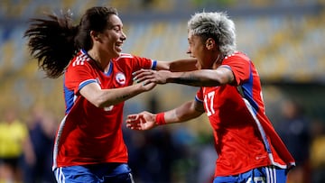 VINA DEL MAR, CHILE-OCT25: La jugadora de Chile, Fernanda Pinilla, celebra con sus companeras despues de convertir un gol contra Mexico durante el partido del grupo A del futbol femenino de los XIX juegos Panamericanos Santiago 2023 realizado en el estadio Sausalito el 25 de Octubre 2023 en Vina del Mar, Chile./ Chile???s player Fernanda Pinilla, celebrates with teammates after scoring  against Mexico during the women???s Group A football match of the 2023 XIX Pan American Games at the Sausalito Stadium on August 25, 2023 in Vina del Mar, Chile.
Foto de Martin Thomas/Santiago 2023 via Photosport.