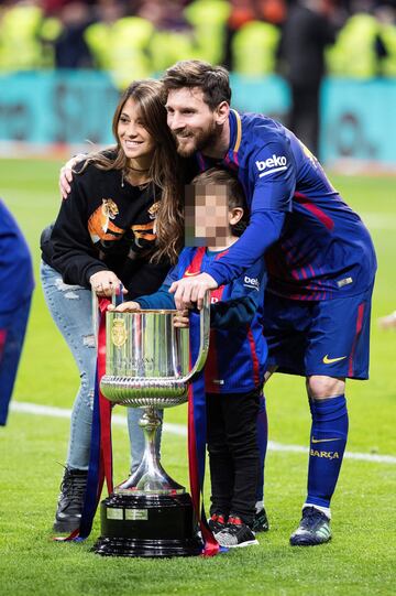 Leo Messi con su esposa, Antonella Rocuzzo y su hijo.
