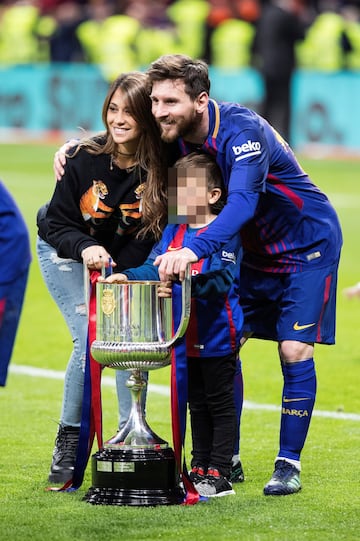 Leo Messi con su esposa, Antonella Rocuzzo y su hijo.