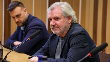 Manuel Vizcaíno, junto a Juan Cala, en la sala de prensa del Nuevo Mirandilla en la presentación de Sergio González.