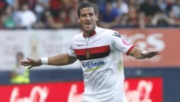 <b>DESDE ONCE METROS. </b>Hemed celebra un gol con el Mallorca desde el punto de penalti.