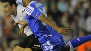 Soldado y Alves mantienen con vida al Valencia