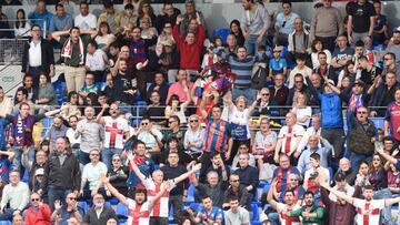 Aficionados del Huesca.
