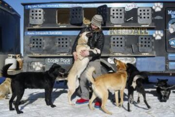 Después del acto ceremonial, ayer comenzó la primera etapa de la carrera de trineos con perros en Willow, Alaska. El viaje será de un total de 1.609 kilómetros.