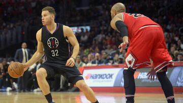 November 19, 2016; Los Angeles, CA, USA; Los Angeles Clippers forward Blake Griffin (32) controls the ball against Chicago Bulls forward Taj Gibson (22) during the second half at Staples Center. Mandatory Credit: Gary A. Vasquez-USA TODAY Sports