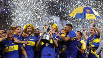 Boca juniors players celebrates with the cup after winning the Argentine Cup final football match against Talleres de Cordoba at the Estadio Unico Madre de Ciudades stadium in Santiago del Estero, Argentina, on December 08, 2021. (Photo by Nicolas Aguilera / AFP)