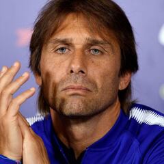 Conte admite que hay tensión con la directiva del Chelsea