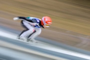 La alemana Katharina Althaus durante la ronda clasificatoria del Mundial de salto de esquí en Eslovenia.