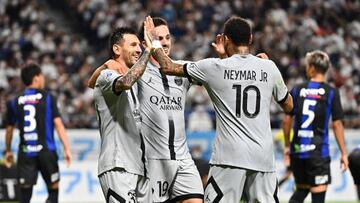Lionel Messi, Pablo Sarabia y Neymar Jr celebran un gol durante un amistoso entre el  Paris Saint-Germain y el Gamba Osaka.