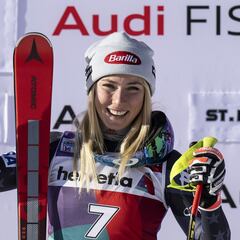 Shiffrin se impone y se acerca al récord de Vonn