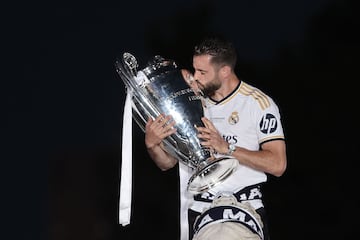 Real Madrid's Spanish defender #06 Nacho Fernandez celebrates with the trophy their 15th Champions League win, one day after beating Borussia Dortmund in London, on Cibeles square in Madrid on June 2, 2024. (Photo by Thomas COEX / AFP)