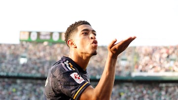 Decir que Bellingham cayó de pie en el Real Madrid es quedarse corto. Su primera temporada, la 23-24, en el club blanco fue inmejorable. Esto completó el extraordinario año que comenzó en su anterior equipo, el Borussia Dortmund y por eso su valor de mercado se disparó.