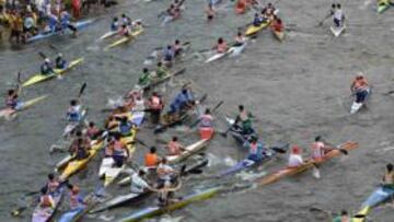 <b>LA FIESTA DE LAS PIRAGUAS. </b>Como cada año, unas 300.000 personas se congregaron en las orillas del Sella para ver pasar a los palistas desde Arriondas hasta Ribadesella.