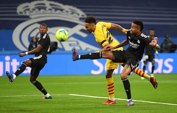 0-1. Pierre-Emerick Aubameyang marca el primer gol.
