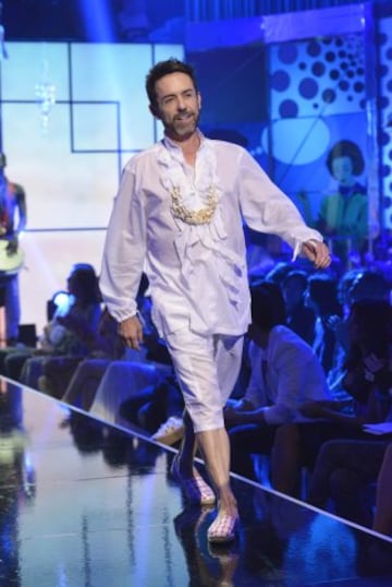 Segundo desfile de j車venes dise?adores espa?oles. Los colaboradores de S芍lvame desfilan con las propuestas 'Salvame Beach'.
