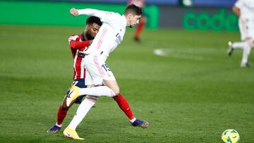 Valverde se escapa de Lemar en el derbi del pasado sábado.