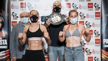 Joana Pastrana y Anne Sophie Da Costa en el pesaje previo a su combate.