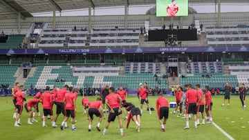 El Real Madrid, entren&aacute;ndose en Tallin.