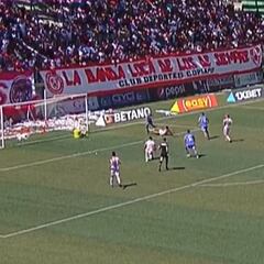 Espinoza amarga a la U y su atajada ya postula a la mejor del torneo