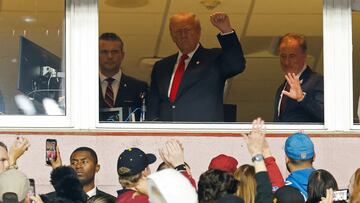 El republicano se convirtió en el primer presidente en asistir a un partido de temporada regular desde 1978, pero la recepción no fue lo que esperaba.