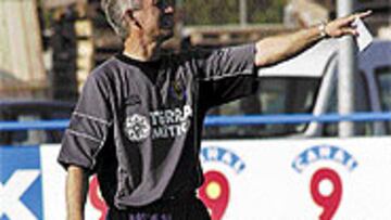 <B>A LA DUCHA</B>. Floro envió a la ducha a Palermo antes de tiempo para evitar más tensión.