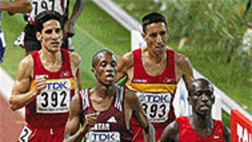 <b>PERSECUCIÓN.</B> Eliseo y Berlanas tras Shaheen y Kemboi en la última vuelta.