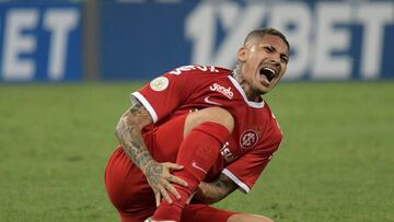 Soccer Football - Brasileiro Championship - Cruzeiro v Internacional - Mineirao Stadium, Belo Horizonte, Brazil - October 5, 2019   Internacional&#039;s Paolo Guerrero after sustaining an injury   REUTERS/Washington Alves