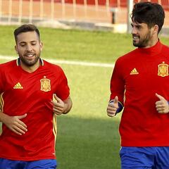 Piqué y Jordi Alba ya le hacen guiños a Isco en la Selección