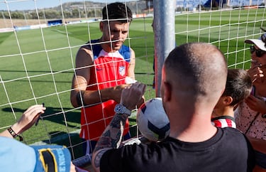 Morata, titular con baño de masas